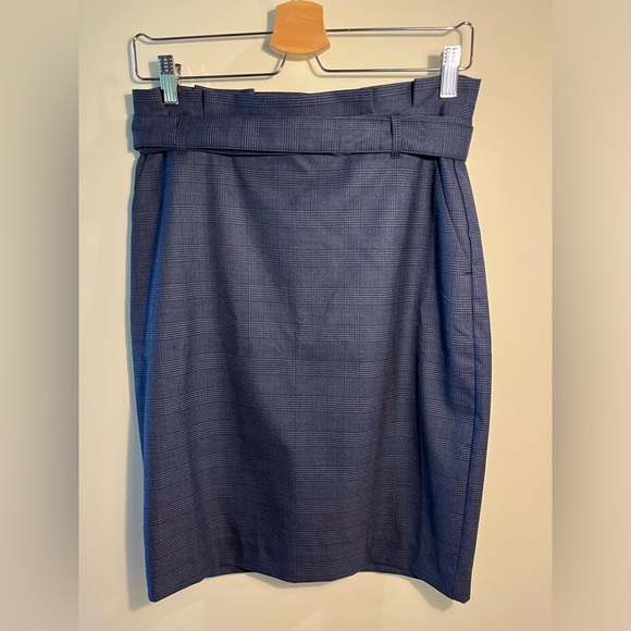 Banana Republic petite skirt suit in navy check - Picture 2 of 10